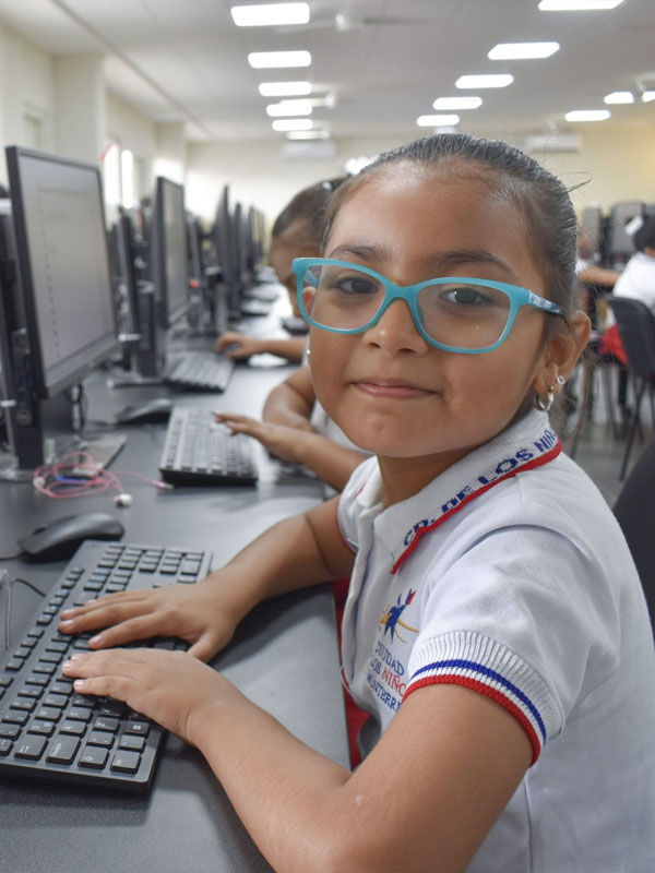 Estudiantes de Ciudad de los Niños de Monterrey